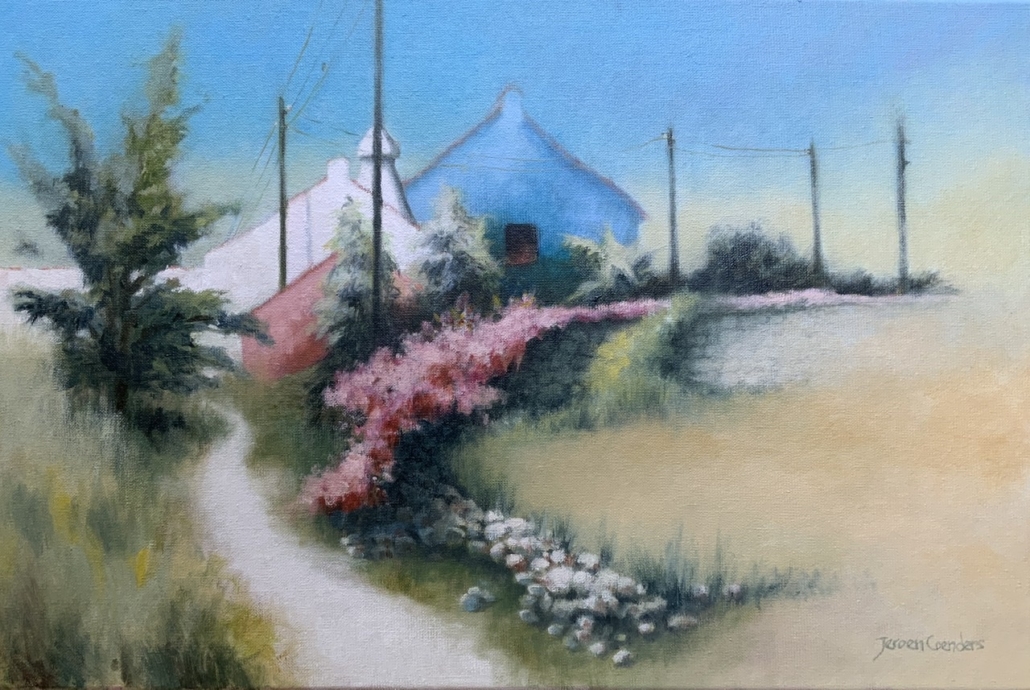 Schilderij van Jeroen Coenders van een zonnig landschap met een blauw en wit huis, een kronkelend zandpad, roze bloemenstruiken en houten palen tegen een helderblauwe lucht.
