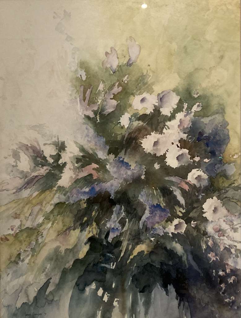 Gelaagd bloemenstilleven in aquarel met zachte witte en blauwe tinten en losse penseelstreken, geschilderd door Jeroen Coenders.