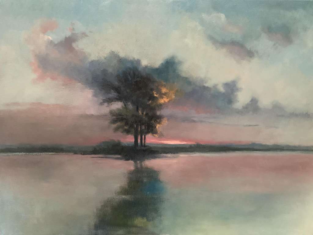 Schilderij van Jeroen Coenders van een boom op een eiland in een glad wateroppervlak tijdens een sfeervolle zonsondergang met roze en grijze wolkenluchten.