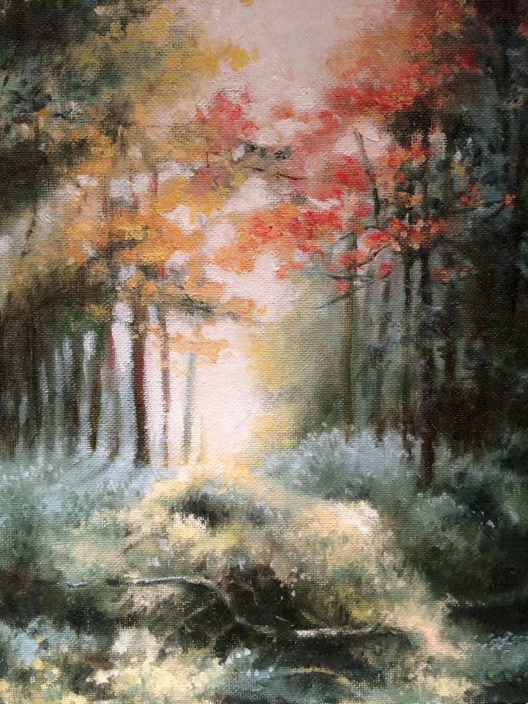 Schilderij van Jeroen Coenders van een zonovergoten bos met herfstbladeren in rood en geel, dichte struiken en een zachte lichtinval die een open plek in het bos verlicht.