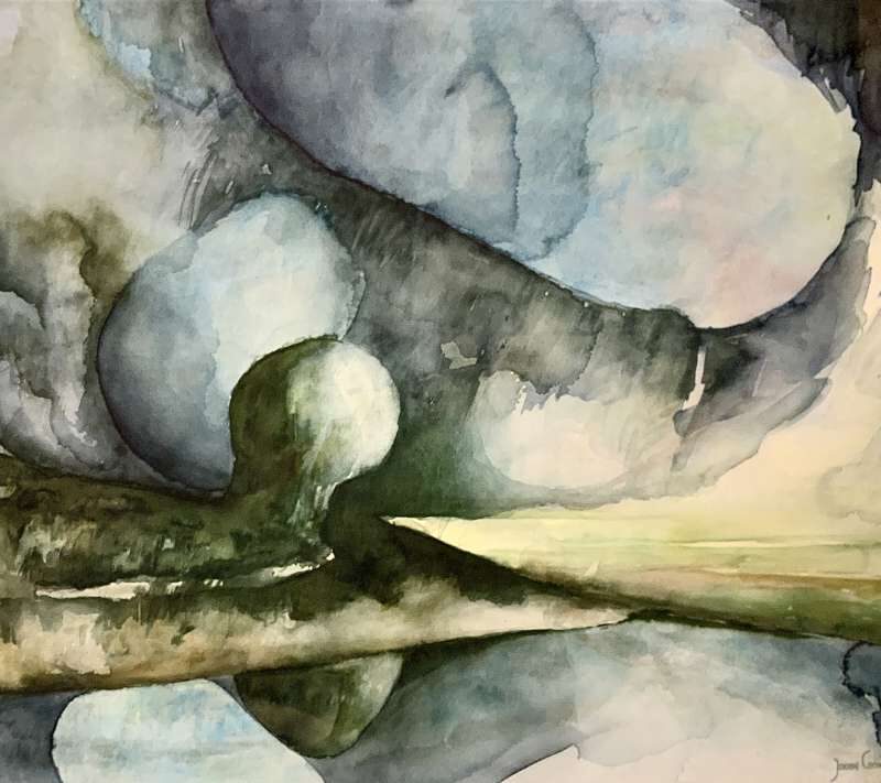 Abstracte aquarel van Jeroen Coenders van de Eempolder met organische groene vormen en reflecties in het water onder een zachte, gelaagde lucht.