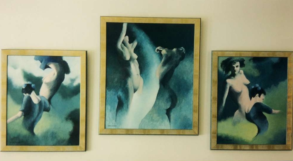 Drieluik van ingelijste schilderijen door Jeroen Coenders met een dynamische weergave van dansende vrouwelijke figuren in een mystieke, groen-blauwe atmosfeer.