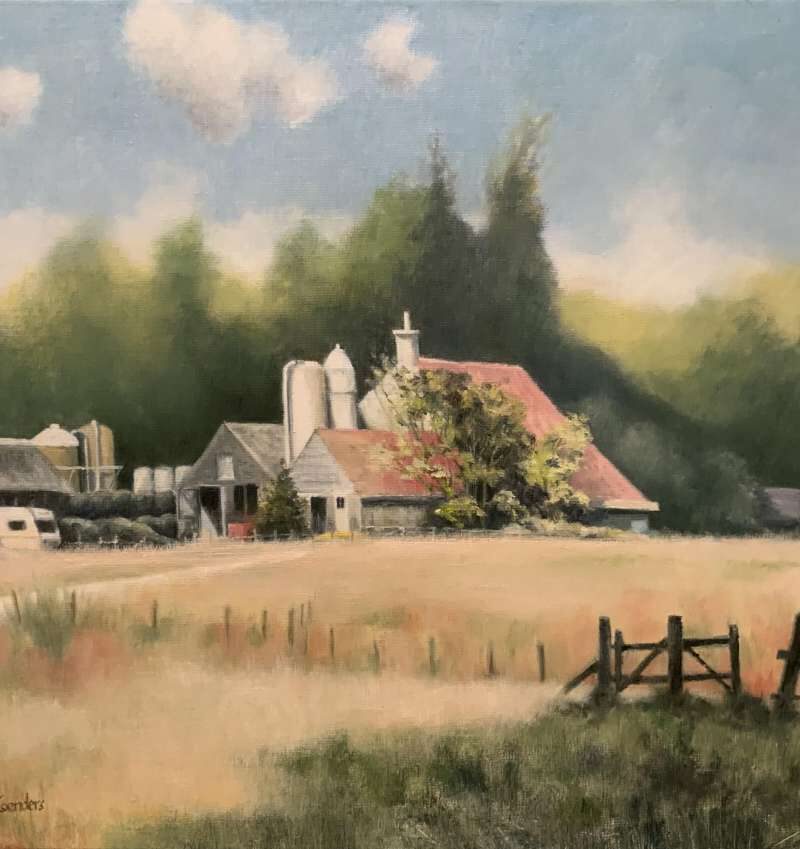 Schilderij van Jeroen Coenders van een landelijke boerderij met silo's en een caravan, gelegen aan een open veld met een houten hekwerk onder een lichtbewolkte zomerlucht.