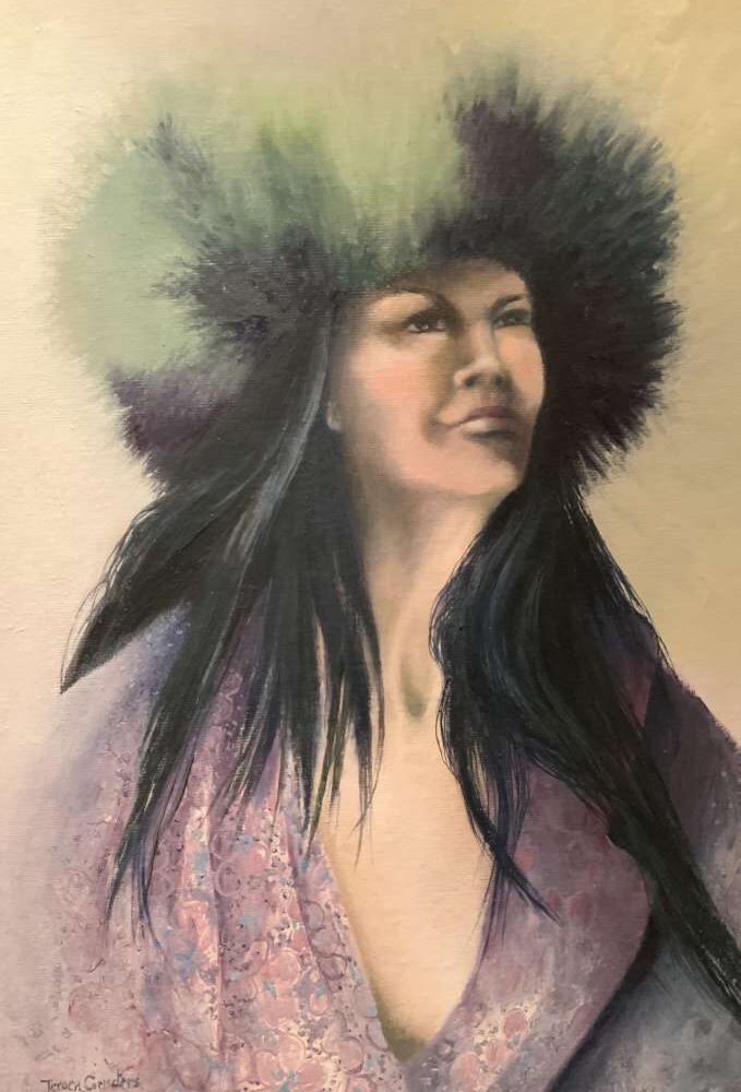 Portretschilderij 'Ida' door Jeroen Coenders van een vrouw met lang zwart haar en een opvallende, groene harige hoed, uitgevoerd in zachte pasteltinten.