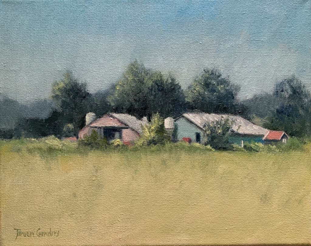 Impressionistisch landschapsschilderij in olieverf door Jeroen Coenders, met een zonovergoten goudgeel veld op de voorgrond en een ensemble van rustieke schuren met rode en grijze daken tegen een achtergrond van dichte, donkergroene bomen onder een helderblauwe lucht.