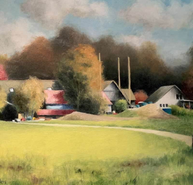 Schilderij van een landelijk landschap met boerderijen, herfstbomen en een groen weiland onder een bewolkte lucht, gemaakt door Jeroen Coenders.