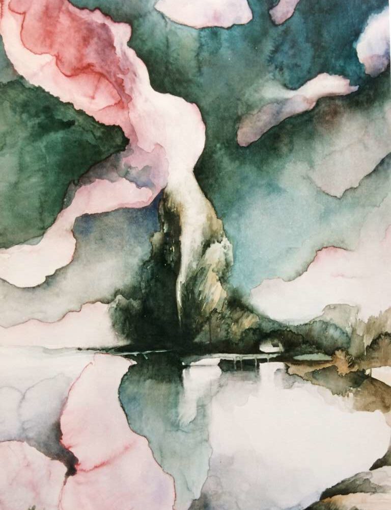 Abstracte aquarel van Jeroen Coenders met dromerige roze en paarse wolkenpartijen die spiegelen in een rustig wateroppervlak.