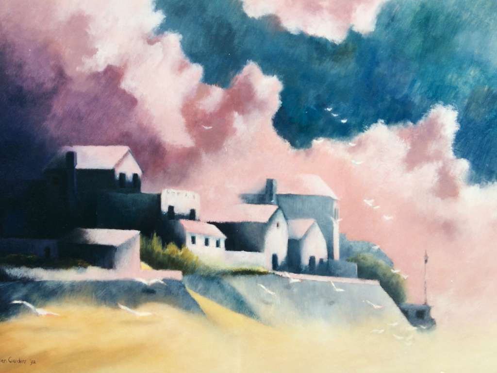 Schilderij van witte huizen op een duin of dijk aan de kust, met vliegende meeuwen tegen een dramatische roze en blauwe wolkenlucht, gemaakt door Jeroen Coenders.