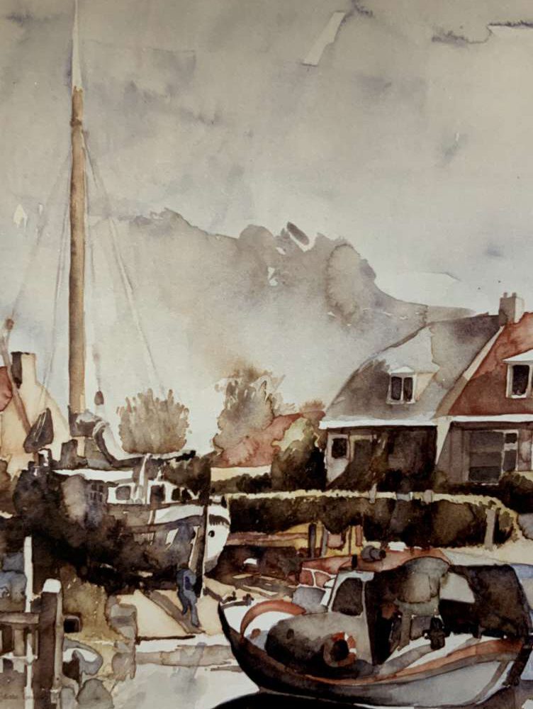 Gedetailleerde aquarel van Jeroen Coenders van de werf in Elburg met historische boten en woningen langs de kade onder een bewolkte lucht.