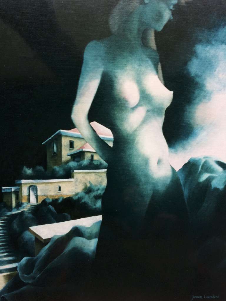 Schilderij van Jeroen Coenders met een vrouwelijk naakt in blauwachtig licht voor een mediterraan huis bij nacht.